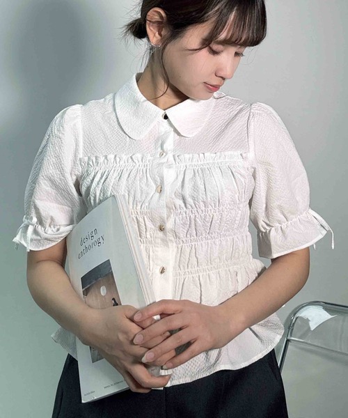 AS KNOW AS plus（アズノゥアズプラス）の「◯丸襟シャーリング5分袖ブラウス（シャツ/ブラウス・レディース・サックスブルー/ブラック系/オフホワイト/アイボリー系・FREE）」の12枚目の写真