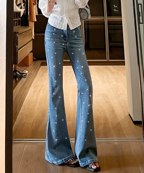 LUCPY(ラクピー)の「ハイウエストラインストーンフレアデニムパンツ(デニムパンツ・レディース・ネイビー・X-SMALL/SMALL/MEDIUM/LARGE)」の1枚目の写真