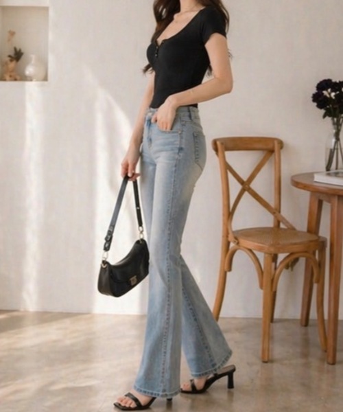 Teem Store(チームストア)の「【カップ付き】リブVネックフロントボタン半袖ピチT(Tシャツ/カットソー・レディース・ホワイト/グレー/ブルー/ブラック・F)」の18枚目の写真