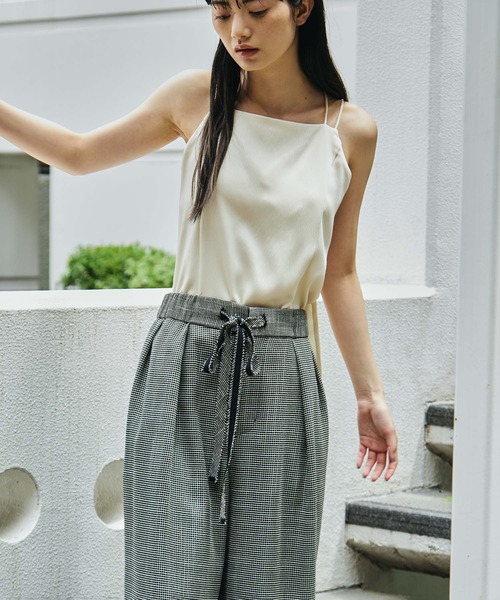 STUDIOUS(ステュディオス)の「【STUDIOUS/ステュディオス】Stretch Satin Padded Camisole/ストレッチサテンキャミソール/カップ付きキャミソール/肩紐調整可/ウォッシャブル(キャミソール・レディース・キナリ/ブラック/ワイン・FREE)」の10枚目の写真