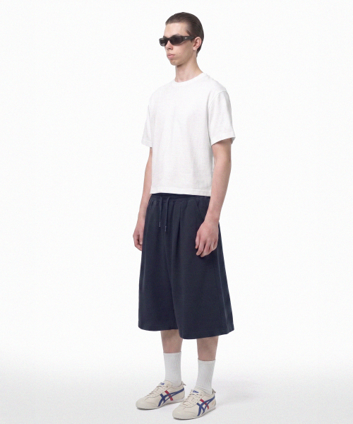 PRINOAR(プリノア)の「シングルプリーツバミューダショーツ - ネイビー(その他パンツ・レディース・ネイビー・SMALL/MEDIUM/LARGE)」の3枚目の写真