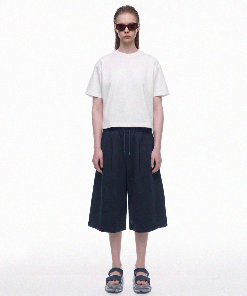 PRINOAR(プリノア)の「シングルプリーツバミューダショーツ - ネイビー(その他パンツ・レディース・ネイビー・SMALL/MEDIUM/LARGE)」の5枚目の写真