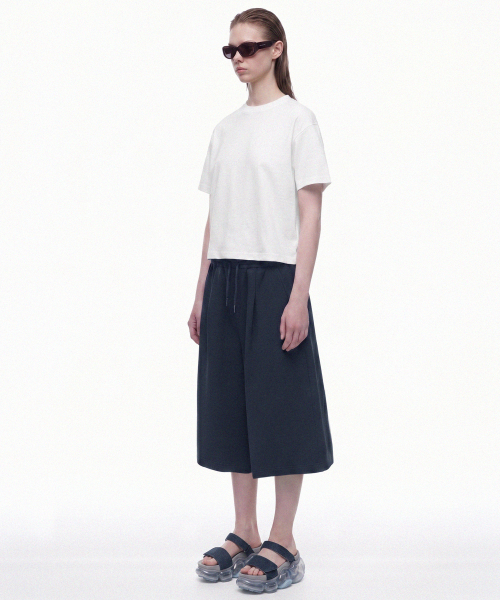 PRINOAR(プリノア)の「シングルプリーツバミューダショーツ - ネイビー(その他パンツ・レディース・ネイビー・SMALL/MEDIUM/LARGE)」の6枚目の写真