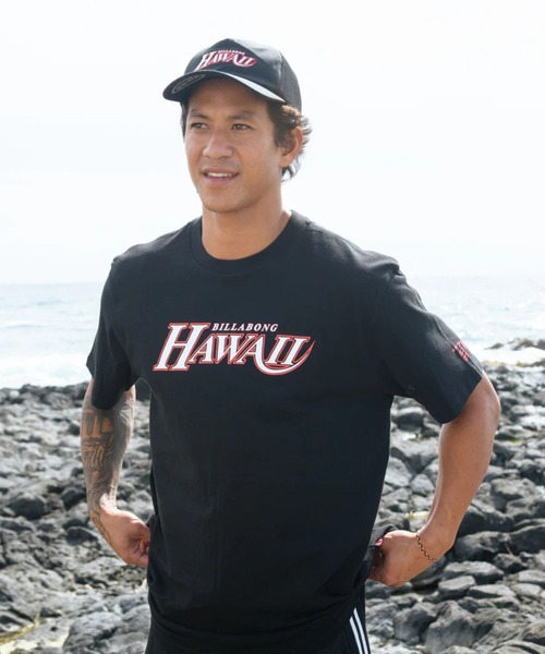 BILLABONG(ビラボン)の「BILLABONG メンズ 【A.IRONS】A.I. CHAMP PREMIUM SS Tシャツ 【2026年夏モデル】(Tシャツ/カットソー・メンズ・ブラック/ホワイト・X-LARGE/LARGE/MEDIUM)」の1枚目の写真