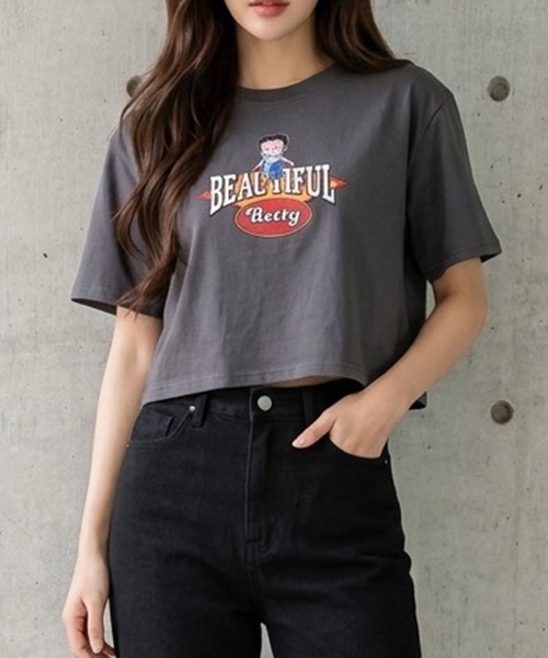 GLAMOROUS JANE（グラマラスジェーン）の「BETTY BOOPプリントショート丈Tシャツ（Tシャツ/カットソー・レディース・ブラック/オフホワイト/チャコールグレー・FREE）」の3枚目の写真