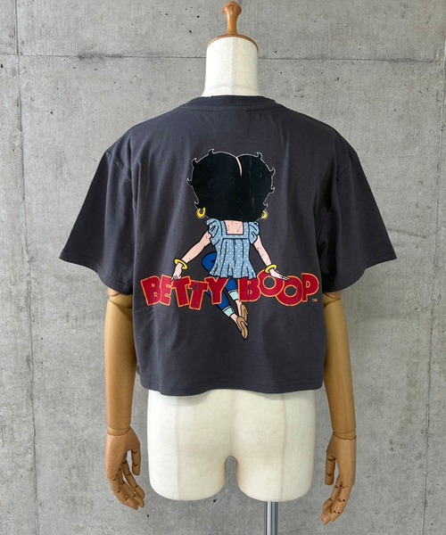 GLAMOROUS JANE（グラマラスジェーン）の「BETTY BOOPプリントショート丈Tシャツ（Tシャツ/カットソー・レディース・ブラック/オフホワイト/チャコールグレー・FREE）」の6枚目の写真