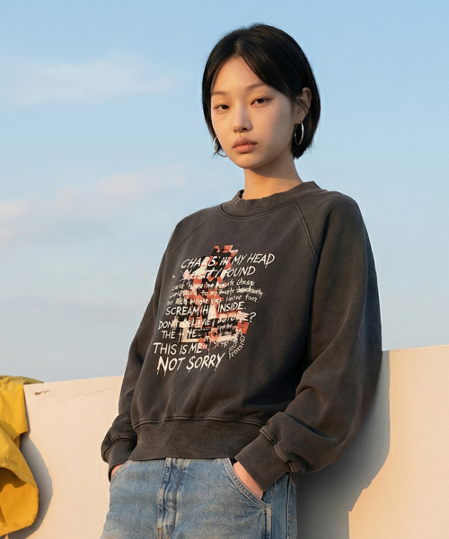 LENGAGEMENT(ランガージュマン)の「Not Sorry Salt-Washed Raglan Crop Sweatshirt (Black)(スウェット・レディース・ブラック・1/2)」の3枚目の写真