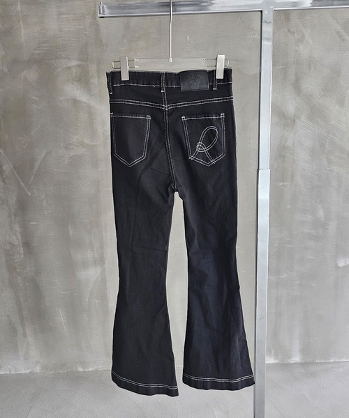 WESTBOY（ウエストボーイ）の「Y2K 白ステッチ ロゴ刺繍 フレアデニム WOG26S1PT01（デニムパンツ・レディース・ブラック・M/L）」の6枚目の写真