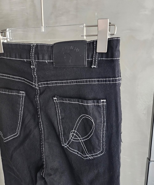 WESTBOY（ウエストボーイ）の「Y2K 白ステッチ ロゴ刺繍 フレアデニム WOG26S1PT01（デニムパンツ・レディース・ブラック・M/L）」の7枚目の写真