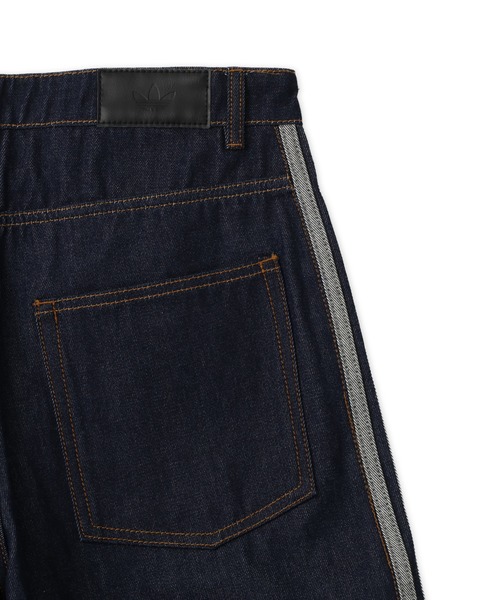 adidas(アディダス)の「adidas FIREBIRD ADICOLOR RAW DENIM SHORTS / アディダス ファイヤーバード アディカラー ロウ デニム ショーツ(デニムパンツ・メンズ・ダークインディゴブルー・30inch/32inch/34inch/36inch)」の5枚目の写真