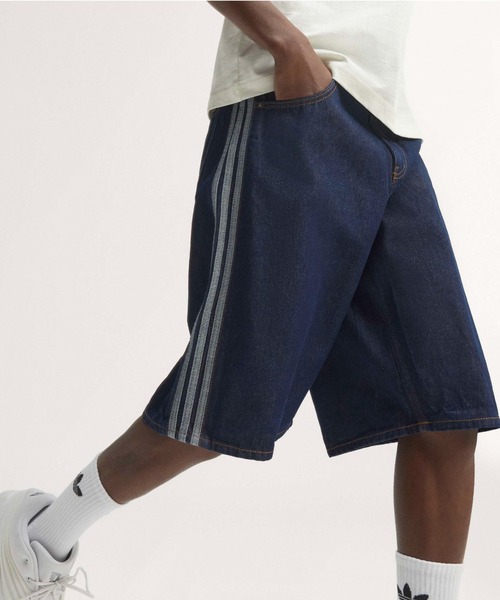 adidas(アディダス)の「adidas FIREBIRD ADICOLOR RAW DENIM SHORTS / アディダス ファイヤーバード アディカラー ロウ デニム ショーツ(デニムパンツ・メンズ・ダークインディゴブルー・30inch/32inch/34inch/36inch)」の6枚目の写真