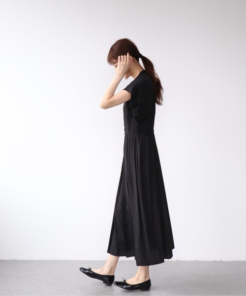 Jines(ジネス)の「キュプラルックポリフレンチスリーブワンピース(ワンピース・レディース・ブラック/ブルー/チャコールグレー・38)」の5枚目の写真