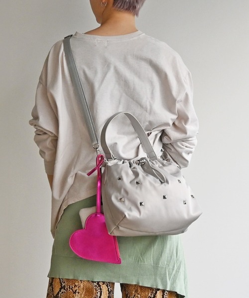 cheek(BAG)(チーク)の「【cheek】heart pouch studs スタッズ ハートチャーム 巾着 2WAY ショルダーバッグ|サステナブル素材(ショルダーバッグ・レディース・ブラック/グレー/カーキ・フリー)」の7枚目の写真
