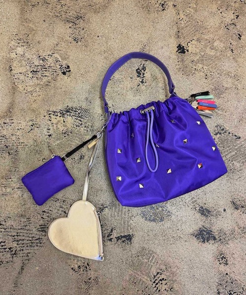 cheek(BAG)(チーク)の「【cheek】heart pouch studs スタッズ ハートチャーム 巾着 2WAY ショルダーバッグ|サステナブル素材(ショルダーバッグ・レディース・ブラック/グレー/カーキ・フリー)」の10枚目の写真