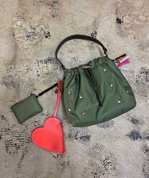 cheek(BAG)(チーク)の「【cheek】heart pouch studs スタッズ ハートチャーム 巾着 2WAY ショルダーバッグ|サステナブル素材(ショルダーバッグ・レディース・ブラック/グレー/カーキ・フリー)」の9枚目の写真