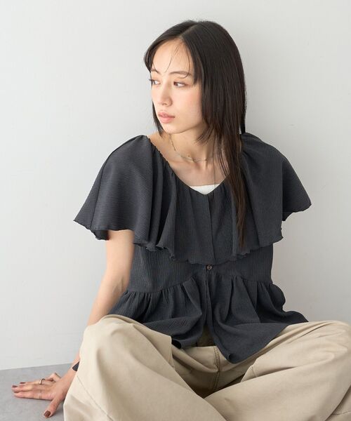 earth music&ecology(アースミュージックアンドエコロジー)の「ラッフルカラーペプラムカットブラウス(シャツ/ブラウス・レディース・オフホワイト/イエロー/チャコールグレー・FREE)」の11枚目の写真
