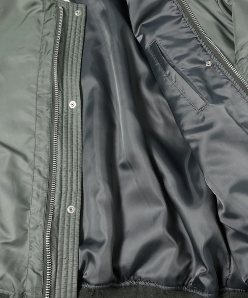 COMME des GARCONS HOMME(コム デ ギャルソン・オム)の「TYPE MA-1 NYLON BOMBER JACKET(ブルゾン・メンズ・ブラック/カーキ・XS/S/M/L)」の4枚目の写真