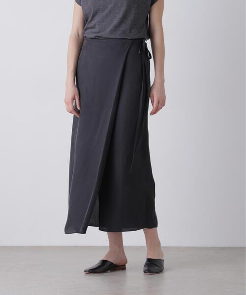 YLEVE(イレーヴ)の「YLEVE / SMOKY CUPRA SKIRT(スカート・レディース・ブラック/ベージュ・0/1)」の3枚目の写真