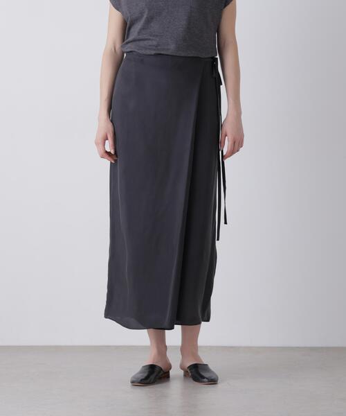 YLEVE(イレーヴ)の「YLEVE / SMOKY CUPRA SKIRT(スカート・レディース・ブラック/ベージュ・0/1)」の4枚目の写真