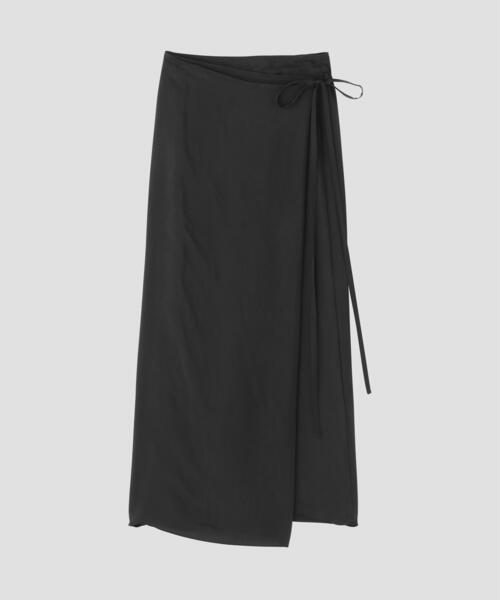 YLEVE(イレーヴ)の「YLEVE / SMOKY CUPRA SKIRT(スカート・レディース・ブラック/ベージュ・0/1)」の8枚目の写真