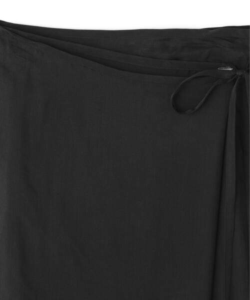 YLEVE(イレーヴ)の「YLEVE / SMOKY CUPRA SKIRT(スカート・レディース・ブラック/ベージュ・0/1)」の9枚目の写真