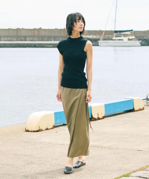 YLEVE(イレーヴ)の「YLEVE / SMOKY CUPRA SKIRT(スカート・レディース・ブラック/ベージュ・0/1)」の15枚目の写真