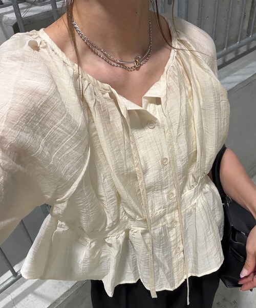 ISOOK（アイスー）の「ワッシャーシアーリボンブラウス(chiica select) / 半袖 ペプラム しわ加工 透け感（シャツ/ブラウス・レディース・ライトベージュ/ブラック・FREE）」の7枚目の写真