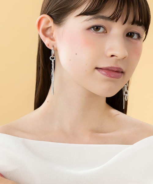 LA MUe(ラミュー)の「【LA MUE】ニッケルフリー メタル チェーン ロング ピアス(ピアス(両耳用)・レディース・シルバー/ブラック・FREE)」の5枚目の写真
