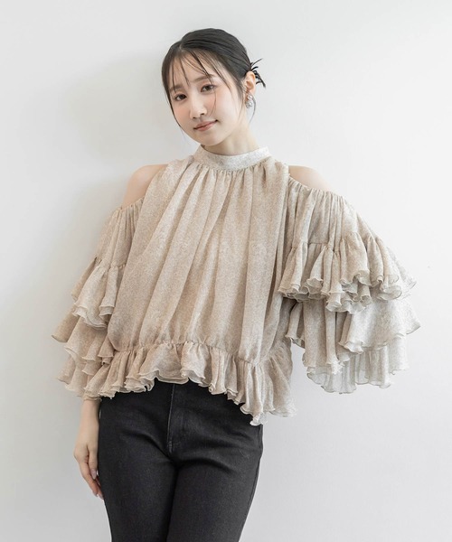 RANDA（ランダ）の「ラッフルフリルオフショルダーブラウス（シャツ/ブラウス・レディース・ブラウン/ピンク/ベージュ系その他・0/1）」の3枚目の写真