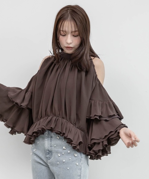 RANDA（ランダ）の「ラッフルフリルオフショルダーブラウス（シャツ/ブラウス・レディース・ブラウン/ピンク/ベージュ系その他・0/1）」の2枚目の写真