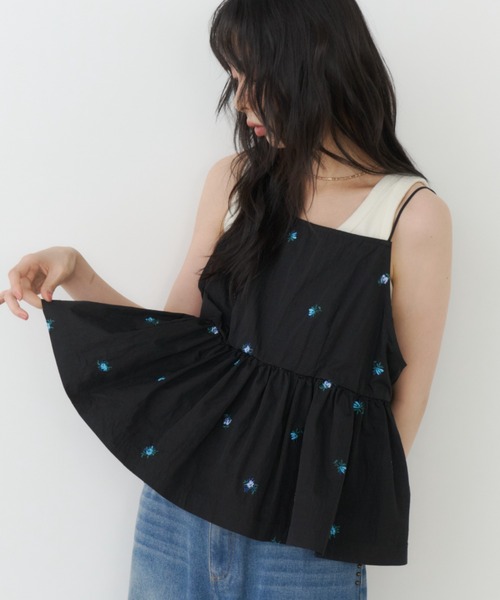 Unitage(ユニテージ)の「花柄刺繍キャミビスチェ(キャミソール・レディース・ブラック/アイボリー・FREE)」の13枚目の写真