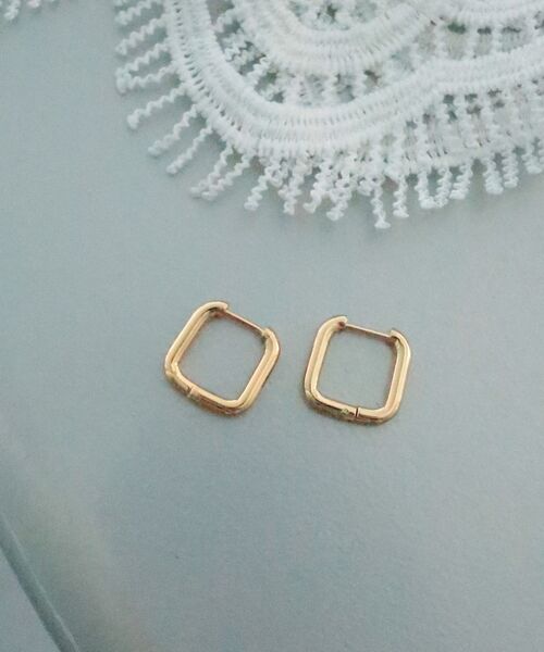 AMERICAN HOLIC(アメリカンホリック)の「【ステンレス】ワンタッチフープピアス(ピアス(両耳用)・レディース・シルバー/ゴールド・FREE)」の2枚目の写真