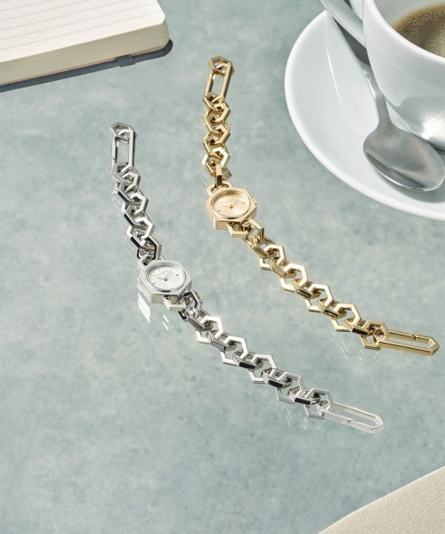 OLIVIA BURTON(オリビアバートン)の「「OLIVIA BURTON/オリビアバートン」シグネチャー - 18mm ヘックスリンク ミニ ゴールド サンレイ ブレスレット(アナログ腕時計・レディース・イエローゴールド/ピンクゴールド・FREE)」の5枚目の写真
