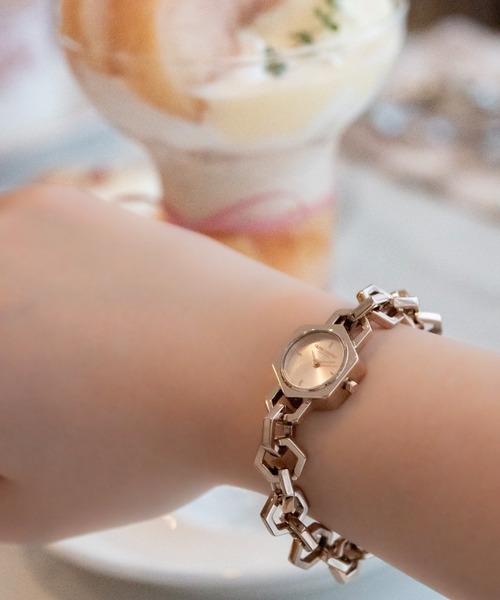 OLIVIA BURTON(オリビアバートン)の「「OLIVIA BURTON/オリビアバートン」シグネチャー - 18mm ヘックスリンク ミニ ゴールド サンレイ ブレスレット(アナログ腕時計・レディース・イエローゴールド/ピンクゴールド・FREE)」の7枚目の写真
