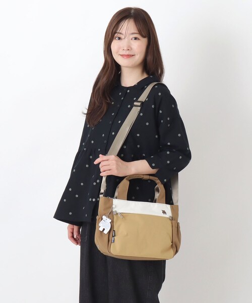 one'sterrace(ワンズテラス)の「moz 撥水トート(トートバッグ・レディース・キャメル/ブラック系8/ブルー系その他7/その他・99)」の22枚目の写真