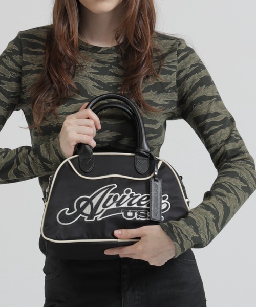 AVIREX(アヴィレックス)の「《WEB&DEPOT限定》LOGO MINI BOSTON BAG(ボストンバッグ・レディース・ブラック/ホワイト系その他/レッド・F)」の1枚目の写真