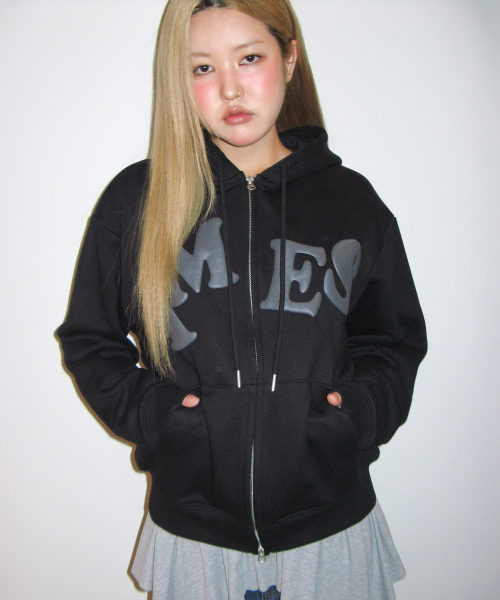 AMESWORLDWIDE(アメスワールドワイド)の「BIG TYPO フーディ ジップアップ ブラック(パーカー・レディース・その他・SMALL/MEDIUM/LARGE)」の3枚目の写真
