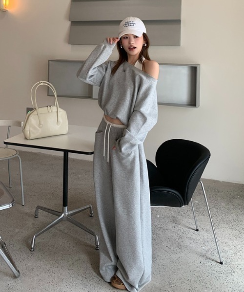 FLINEA(フリネア)の「ホルターネック タンクトップ&オフショルトレーナー&ドローストリングワイドパンツセットアップ(セットアップ・レディース・グレー・S/M/L/XL)」の2枚目の写真