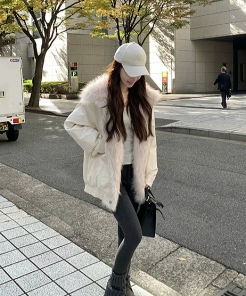 FLINEA(フリネア)の「フェイクファーポケット付きジャケット(その他アウター・レディース・ピンク/アイボリー・M/L/S)」の5枚目の写真