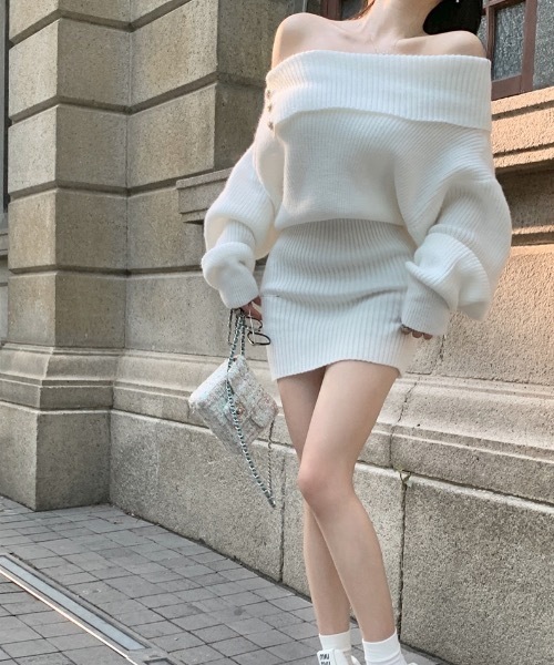 Alvia(アルビア)の「オフショルニットワンピース(ワンピース・レディース・グレー/ホワイト・M)」の7枚目の写真