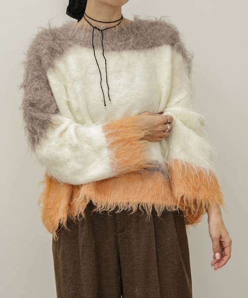 Bab(バブ)の「ウェーブ配色ケガキニットトップス(ニット/セーター・レディース・アイボリー/チャコールグレー/ブラウン・FREE)」の2枚目の写真