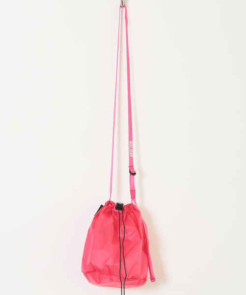 HOLIDAY（ホリデイ）の「HOLIDAY PACKABLE POCHETTE ホリデイパッカブルポシェット（ショルダーバッグ・レディース・ブラック/ピンク/カーキ/パープル/ネイビー・ONE SIZE）」の5枚目の写真