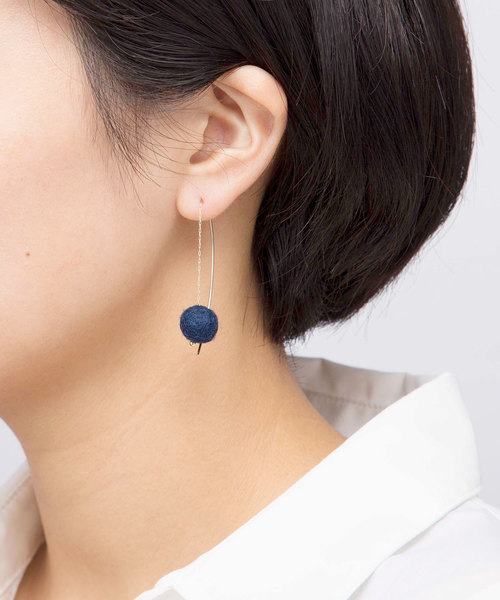 Lanterna(ランテルナ)の「【Lanterna/ランテルナ】Felt Ball Threader(ピアス(両耳用)・レディース・ブラウン系その他/ネイビー/グレー・FREE)」の3枚目の写真