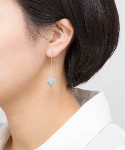 Lanterna(ランテルナ)の「【Lanterna/ランテルナ】Felt Ball Threader(ピアス(両耳用)・レディース・ブラウン系その他/ネイビー/グレー・FREE)」の1枚目の写真
