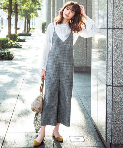 GeeRA(ジーラ)の「チェック素材のサロペット(サロペット/オーバーオール・レディース・グレー・MEDIUM/LARGE/X-LARGE/XX-LARGE)」の4枚目の写真