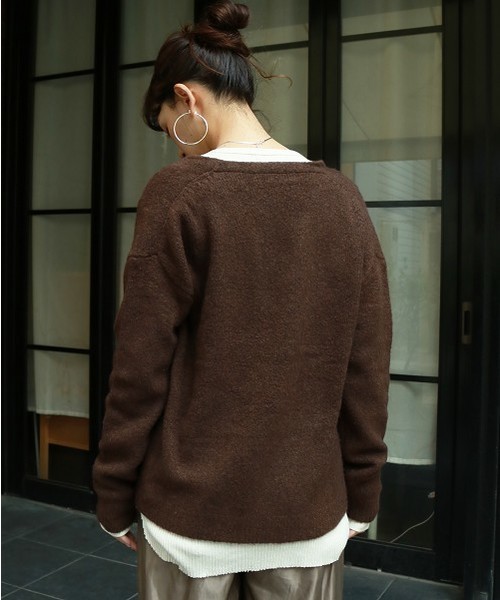 TODAYFUL（トゥデイフル）の「Vネックヤクニット（ニット/セーター・レディース・ベージュ/ブラウン/グレー・FREE）」の15枚目の写真