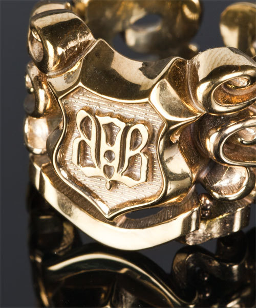 NANO universe（ナノユニバース）の「BLACKBOOTS（ブラックブーツ）/ BLACKBOOTS EMBLEM RING K18 YG SPECIAL（リング・メンズ・ゴールド・#15/#17/#19）」の6枚目の写真