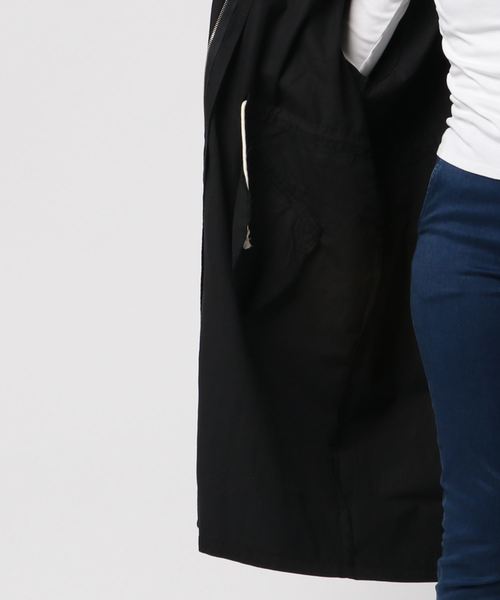 PUNYUS(プニュズ)の「スタンドカラーコート(ミリタリージャケット・レディース・ブラック/ベージュ/カーキ/イエロー・4/3)」の5枚目の写真