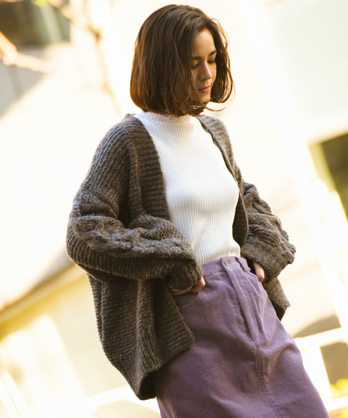 niko and...（ニコアンド）の「袖山BIGケーブルカーディガン（カーディガン/ボレロ・レディース・ベージュ/ピンク/チャコール/ブラウン・MEDIUM/LARGE）」の7枚目の写真