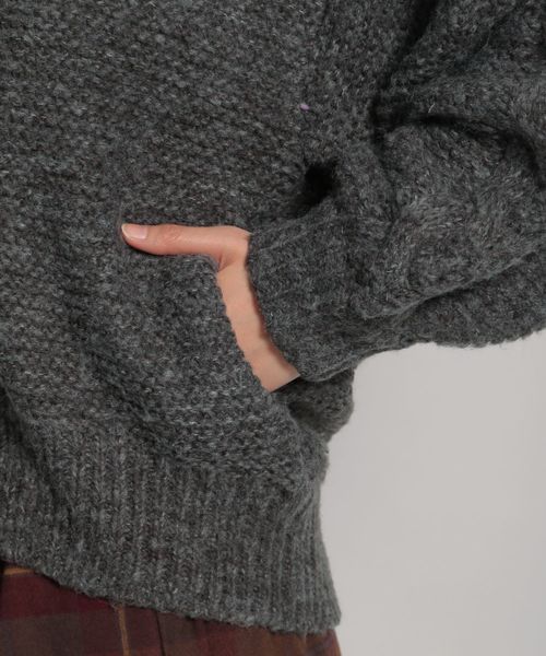 niko and...（ニコアンド）の「袖山BIGケーブルカーディガン（カーディガン/ボレロ・レディース・ベージュ/ピンク/チャコール/ブラウン・MEDIUM/LARGE）」の21枚目の写真